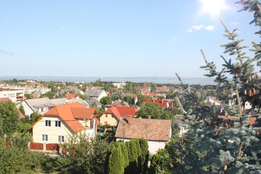 Barcza Vendeghaz Hotel Balatonfured Exterior photo